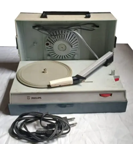 Toca Disco Vitrola Maleta Philips 06 GF 101