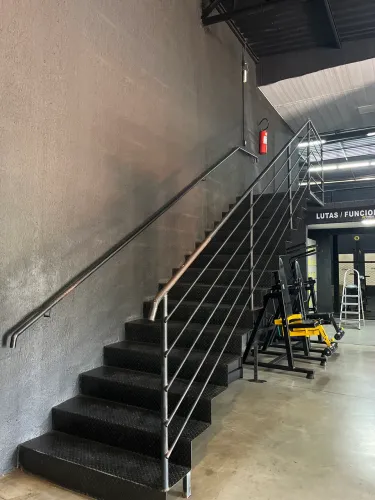 Escada pronta com corrimão  desconto no pix ou 10x cartão 
