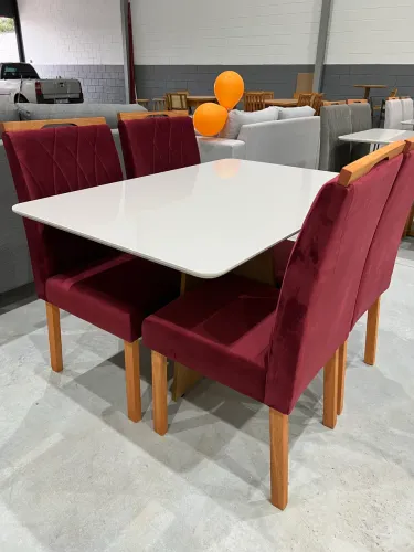 Mesa com 4 Cadeiras Bordô PEÇA ÚNICA 