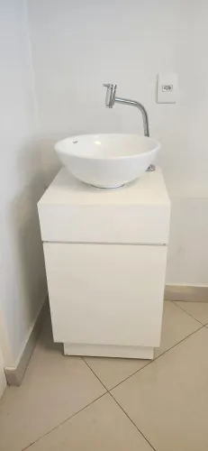 Bancada com Cuba e torneira