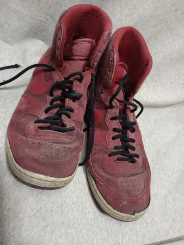 Tênis vermelho cano alto nike