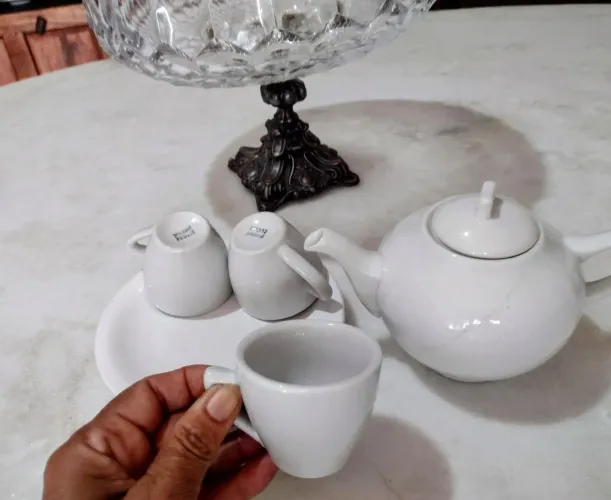Conjunto  de chá em porcelana branca