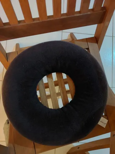 almofada tipo rosca para pós parto e hemorroidas