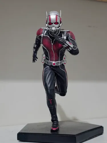 Estátua Homem Formiga Ant-Man Iron Studios Art Scale 1/10