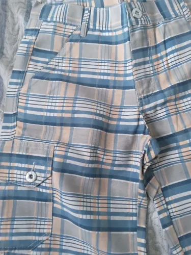 Bermudas xadrez azul e bege
