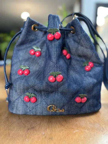 Bolsa jeans com cerejas Carmen Steffens