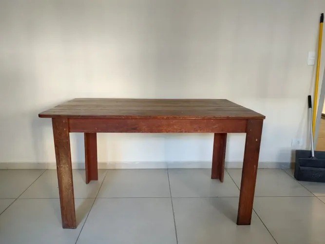 Mesa de madeira maciça e jacarandá Bahia 