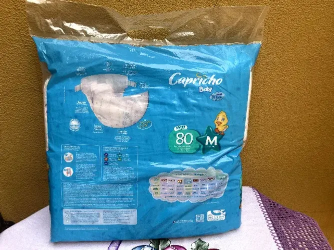 Pacote fechado com 80 fraldas tamanho M
