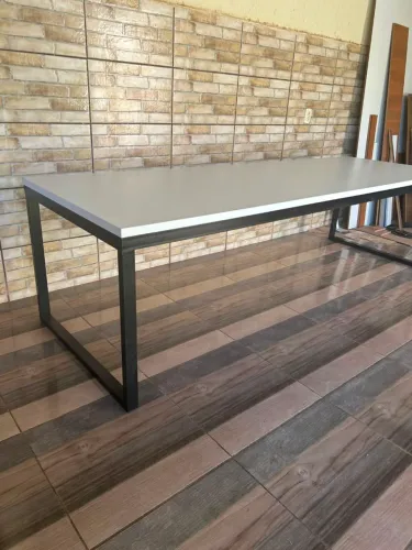 MesA industrial para 10 lugares