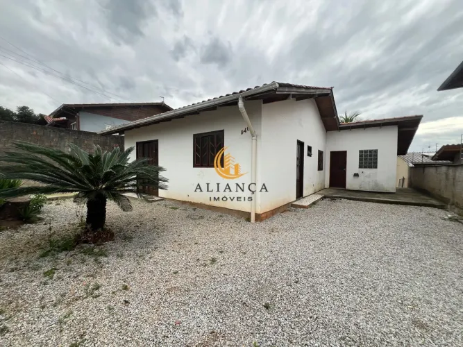 Casa com 2 dormitórios para locação no Jardim Janaína