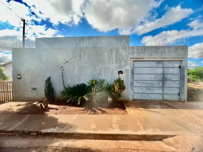 TERRENO COM CONSTRUÇÃO NO LOTEAMENTO PQ DOS SABIÁS - DIRETO COM A LOTEADORA