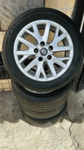 Rodas aro 16 com Pneus - Renalt Fluence