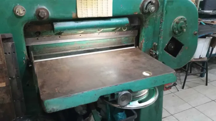  Guilhotina 82 boca semi automatica