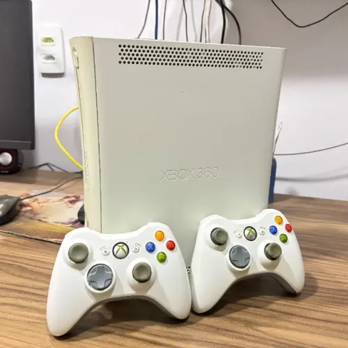 Xbox 360 Fat 2 Controles Originais HD 250GB Destravado