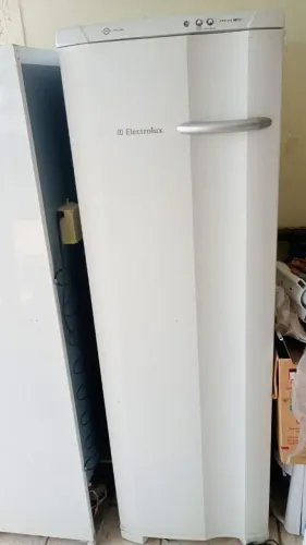 Freezer vertical Electrolux Frost Free usado