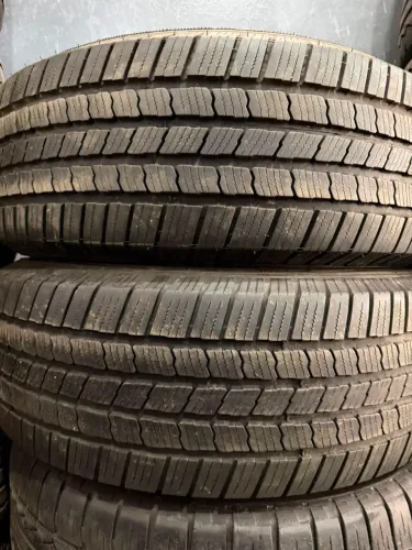Pneus 265/65/17 marca Michelin semi novo 