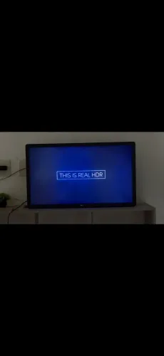 Smart TV LG, pouco uso, funcionando perfeitamente tudo, sem listras na tela! sair rapido!