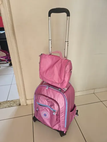 Mochila de Rodinhas Kipling + Lancheira Termica