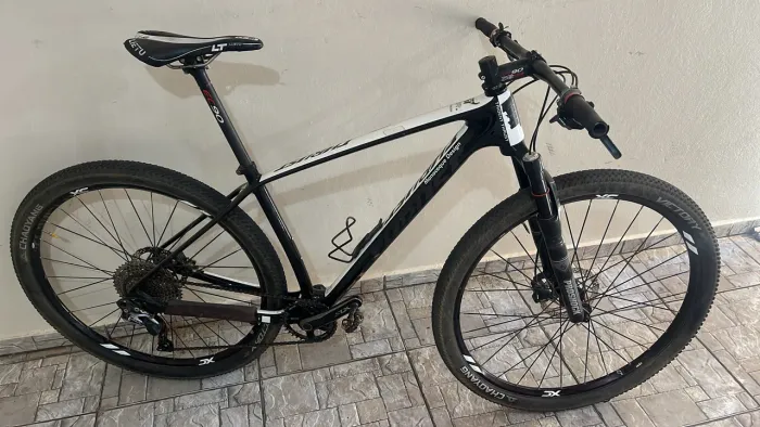 Bicicleta Trust aro 29 (Carbono)
