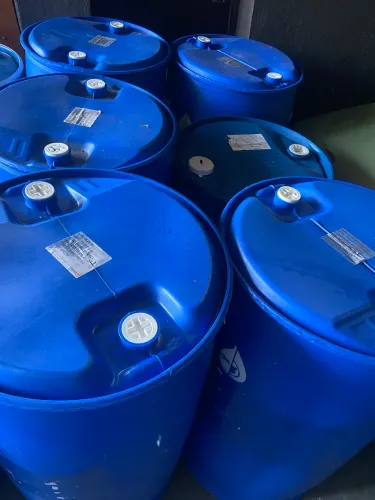 Vendo bombona de 200l de plástico