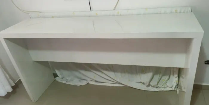 Móvel branco aparador