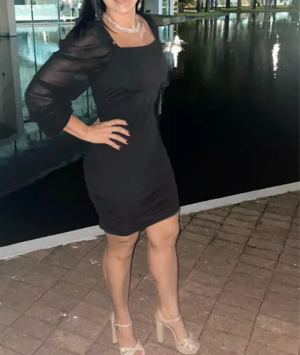 Vestido preto manga princesa 
