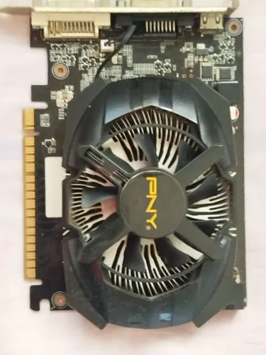 Processadores, placa mãe, placa de vídeo, memória.