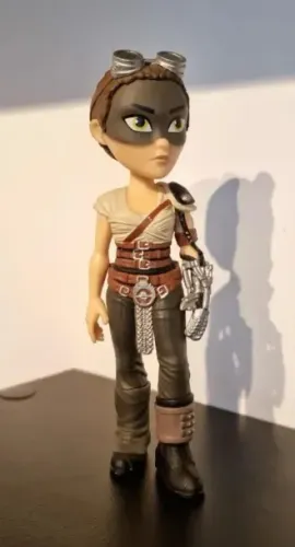 Action Figure Furiosa - Funko Rock Candy (Mad Max Estrada da Fúria)