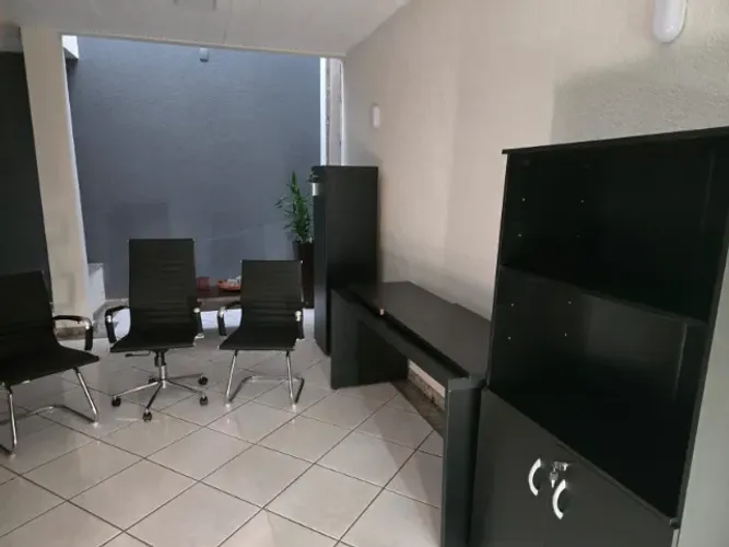 MOVEIS DE ESCRITÓRIO, 01 MESA , EM L , O2 ARMAÁRIOS E CADEIRA E 02 DE VISITA