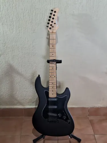 Vende-se Guitarra STS-100 Strinberg (Pouco usada)
