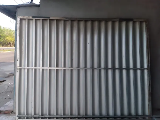 Vende se este portão