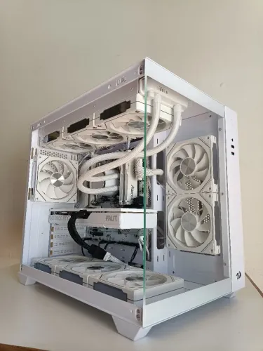 PC Gamer 4K FULL WHITE | Ryzen 7 7700 | RTX 5070 | 32GB | SSD 1TB NVME | Water Cooler 
