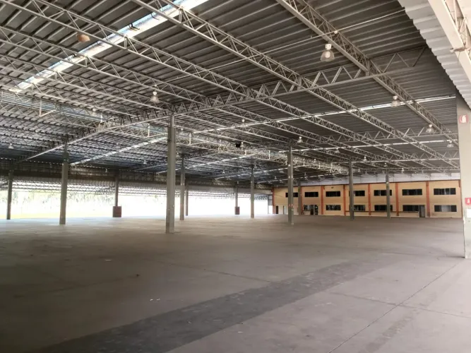 Galpão/Depósito/Armazém para aluguel possui 9100 metros quadrados com Docas - Goiânia - GO