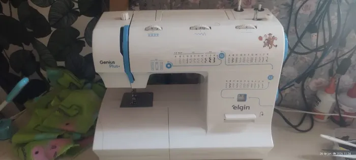 Máquina de costura Elgin gênios plus