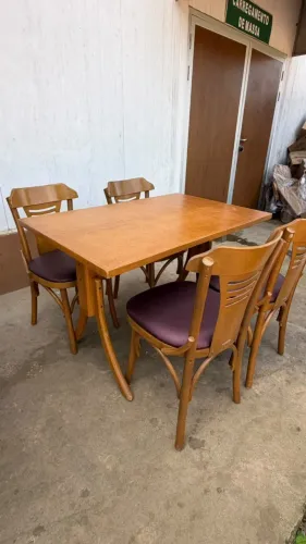 Conjunto de Mesa + 4 cadeiras de madeira
