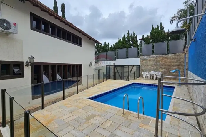 Casa 4 Quartos, 4 Vagas e Piscina no Condomínio Granja Verde no Planalto