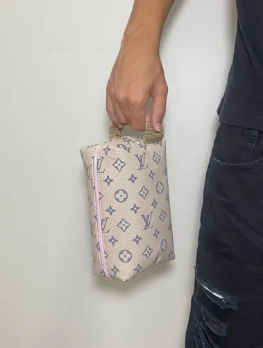 Necessaire rosa Louis Vuitton