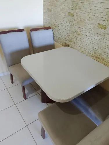 Mesa e cadeiras 