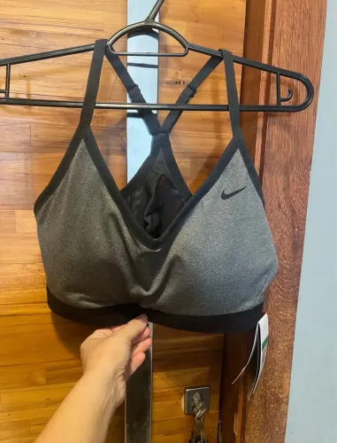 Top Nike