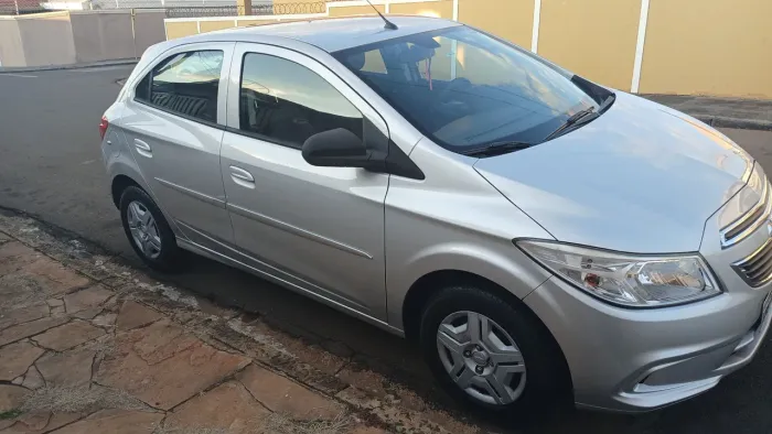 Chevrolet Onix Hatch LT 1.0 8V Flex Power Mec. 4P 2015
