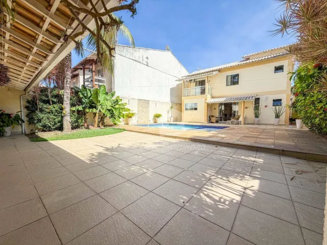 Casa Em Associação Itaipu Niteroi A Venda
