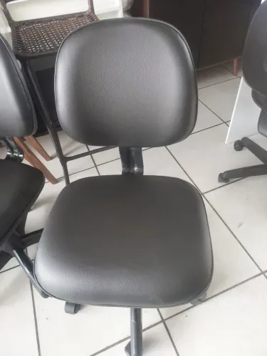 Cadeira p/ escritório ou estudo (nova)