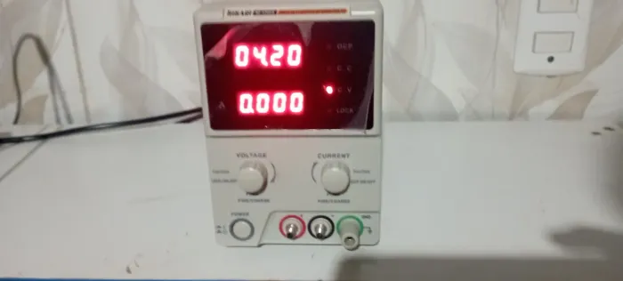 Fonte de Bancada Hikari 3205s