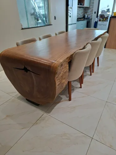 Mesa cascata com cadeiras