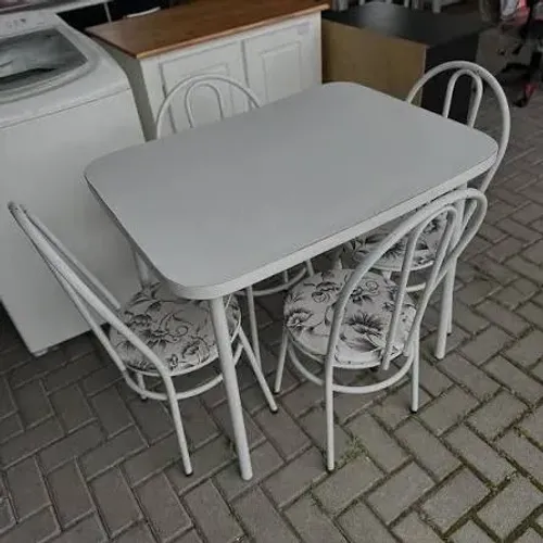 mesa 4 cadeiras