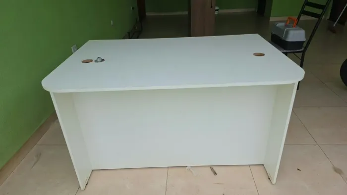 Vendo uma mesa toda em MDF 