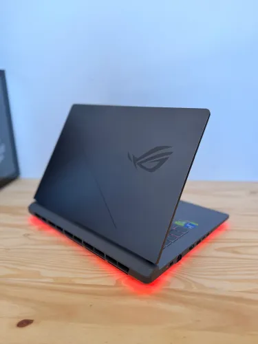 Notebook Asus Rog Strix - Intel Core i9 14900HX / RTX 5070 / 32GB DDR5 / Tela 240Hz 
