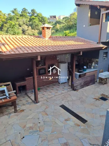 VENDA CASA COM ÁREA GOURMET E GARAGEM PARA 5 CARROS- JD. PAULISTA ATIBAIA