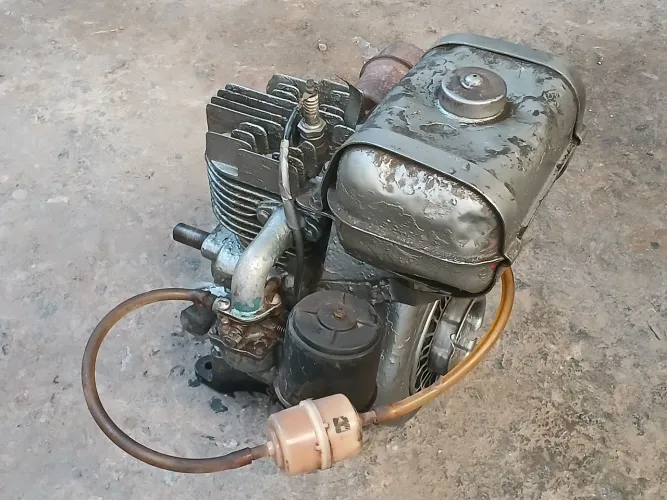 Motor a gasolina 3,4 hp Montgomery 4 tempos usado precisa de revisao
