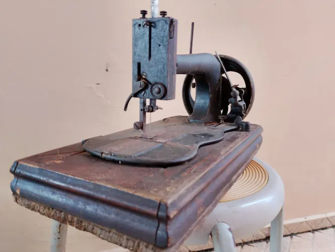Máquina de costura antiga para decoracao